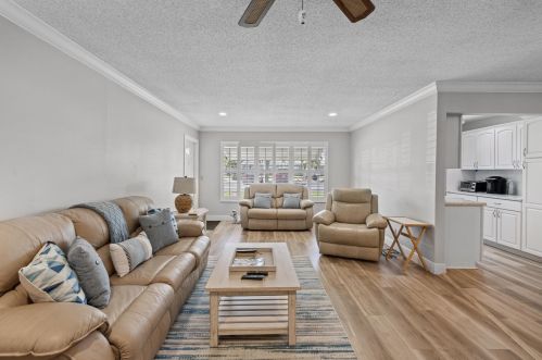 802 High Point Dr, Delray Beach, FL 33445-3145