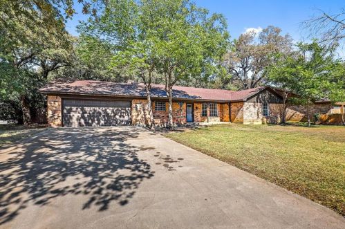 7301 Martha Ln, Fort Worth, TX 76112-5335
