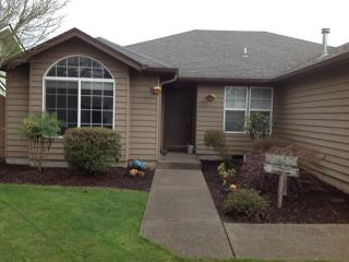 5017 Bow Ct, Salem, OR 97306-8807
