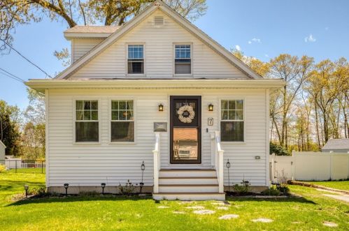 7 Oakwood Ave, Auburn, MA 01501-1731