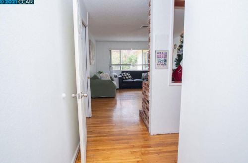2699 Shamrock Dr, Richmond CA  94806-1555 exterior