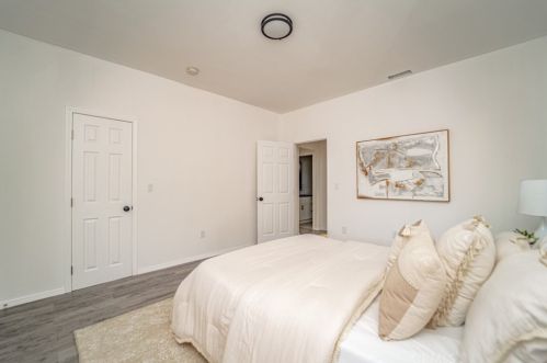137 Altadena Dr, Altadena CA  91001-5104 exterior