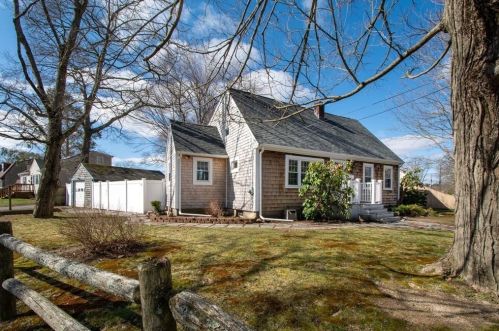 97 Green St, Abington, MA 02351-2353