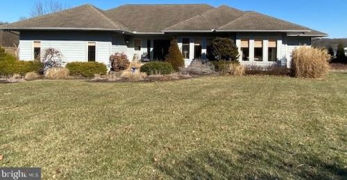 105 Mill Top Dr, Kennett Sq, PA 19348-2665