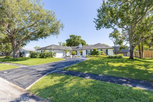 2585 Keiser Ct, Titusville, FL 32780-3100