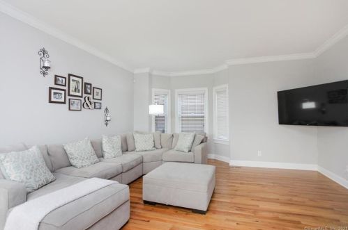 160 Glenbrook Rd, Stamford, CT 06902-3000