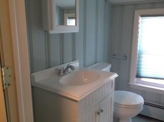 583 Maple St, Hartford CT  06109-3732 exterior
