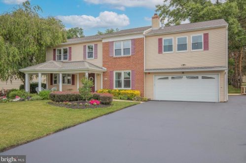 111 Forest Trail Dr, Lansdale, PA 19446-6416