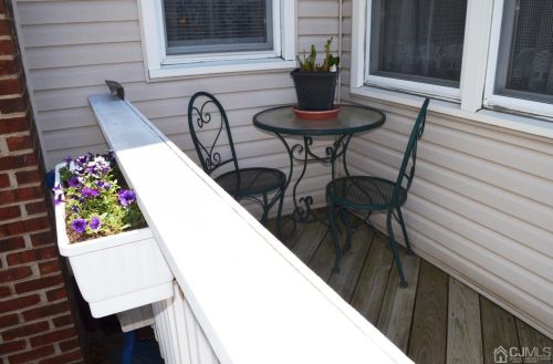 317 New Durham Rd, Piscataway NJ  08854-5311 exterior