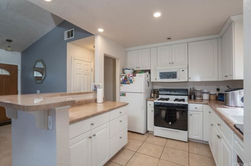 13650 Gemini St, Victorville, CA 92392-9699