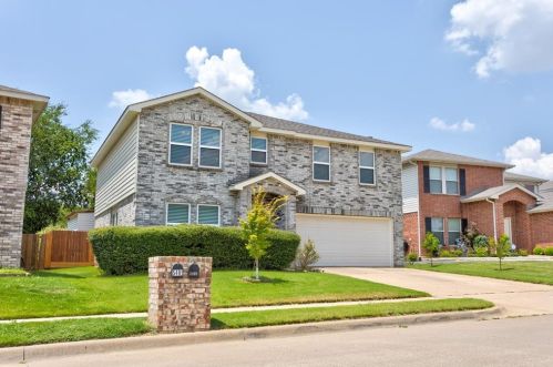 5405 Bedfordshire Dr, Fort Worth, TX 76135-1468