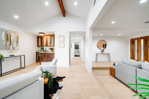 3811 Karen Lynn Dr, Glendale CA  91206-1219 exterior