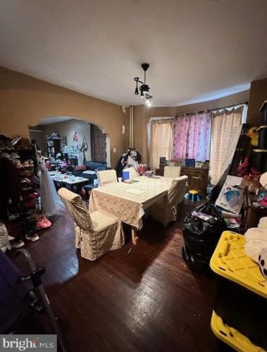 902 Chelten Ave, Philadelphia PA 19138-1714 exterior