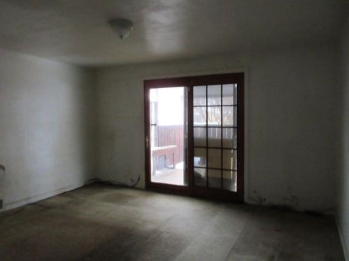 327 Kramer Way, Pittsburgh PA 15211-2007 exterior