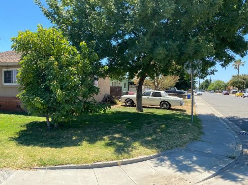 1002 Trinity St, Manteca, CA 95336-5924