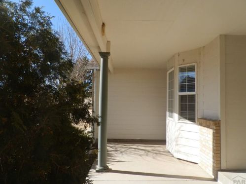 3 Pasadena Dr, Pueblo, CO 81005-2985