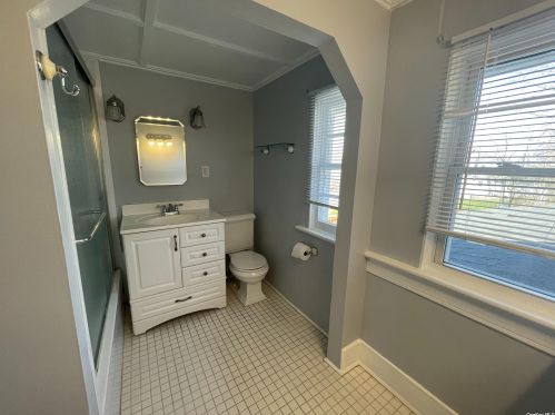 289 Higbie Ln, West Islip NY  11795-2823 exterior