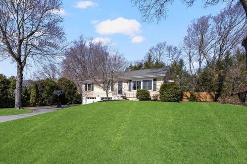 32 Rolling Acres Dr, Cumberland RI  02864-2614 exterior