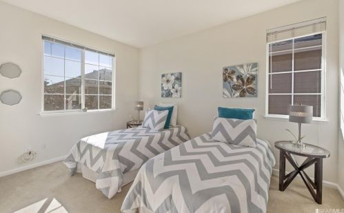 600 Landmark Ln, Redwood City CA  94065-2888 exterior