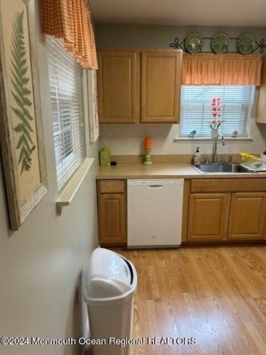 606 Bromelia Ct, Jackson Twp NJ  08527-4128 exterior