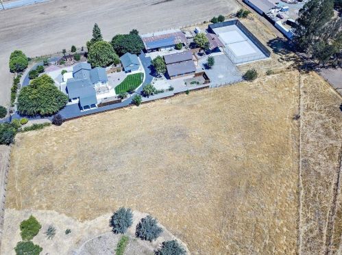 10000 Walter Welsher Ct, Gilroy CA  95020-9704 exterior