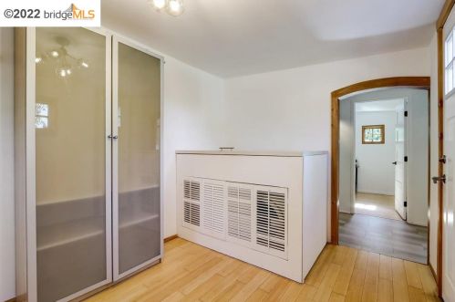 3963 Altamont Ave, Oakland CA 94605-2602 exterior