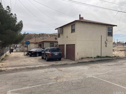 15538 8th St, Victorville, CA 92395-3306