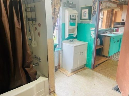 23 Old Manchester Rd, Raymond NH exterior