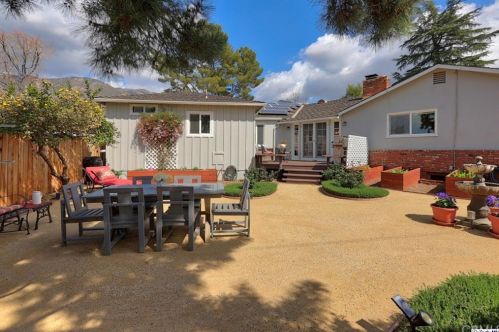 2700 El Caminito, Glendale CA 91214-2934 exterior