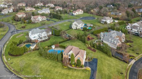 1 Vail Ln, East Freehold NJ  07728-8487 exterior