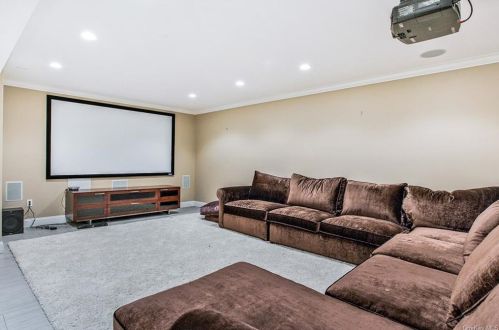 18 Hilltop Dr, Rye Brook NY  10573-5308 exterior