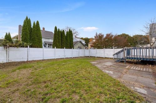 15 Kinney Ave, Norwich CT  06360-6209 exterior