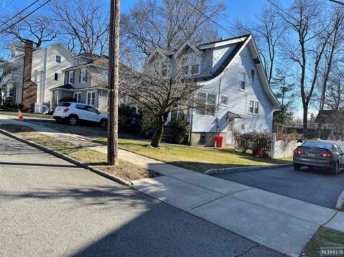 142 Thoma Ave, Maywood, NJ 07607-1134