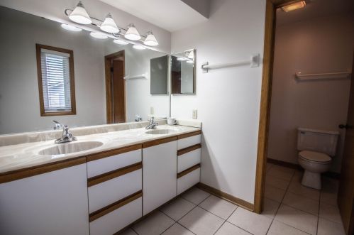 2424 Parnell Ave, Milwaukee WI 53221-4253 exterior