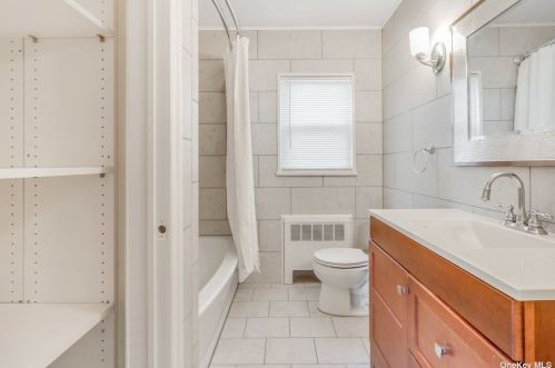 516 Greene Ave, North Lindenhurst NY  11757-3449 exterior