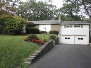 4 Sage Hill Ln, Albany, NY 12204-1334