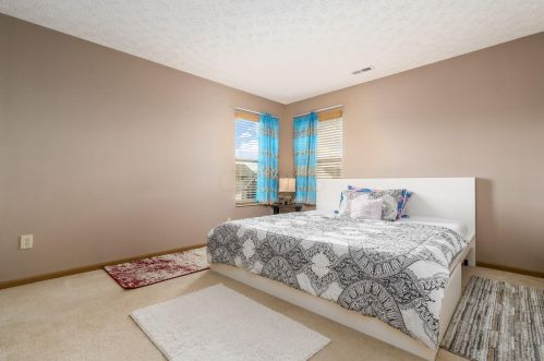 376 Enos Loomis St, Pataskala OH  43062-8160 exterior