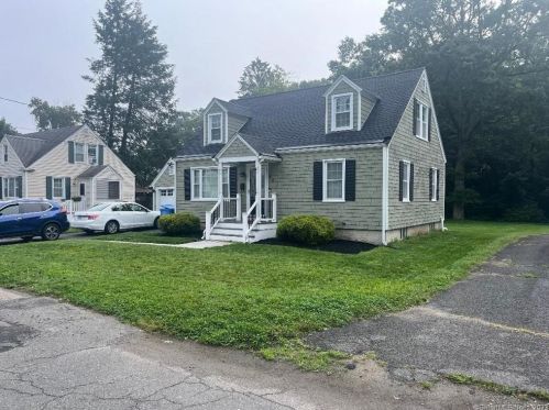 40 Howland St, Waterbury, CT 06708-2426