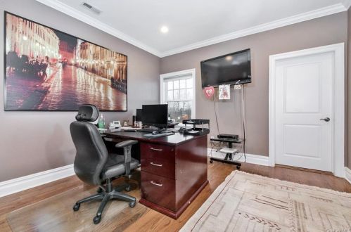 18 Hilltop Dr, Rye Brook NY  10573-5308 exterior