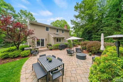 27 Hering Rd, Montvale NJ  07645-1226 exterior