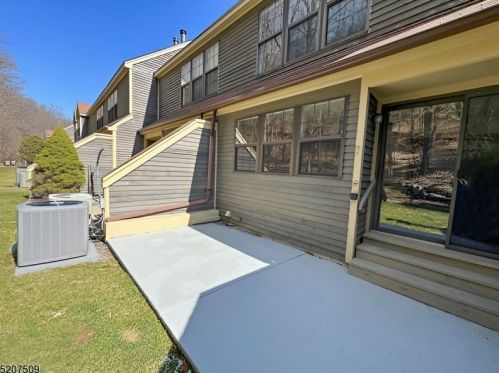 38 Lexington Ln, West Milford Lakes NJ  07480-4907 exterior