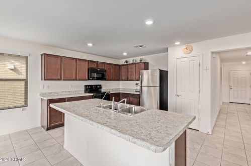 17421 Molly Ln, Sun City, AZ 85387-1043