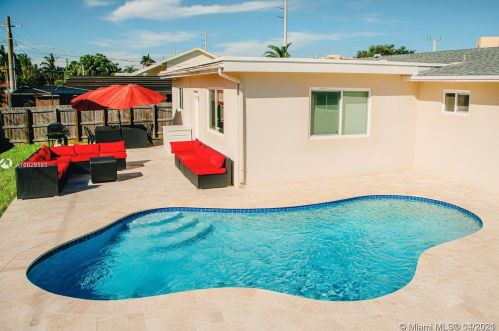 422 3rd St, Dania Beach FL  33004-2702 exterior