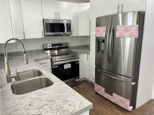 7020 27th Ct, Hollywood FL  33023-3706 exterior