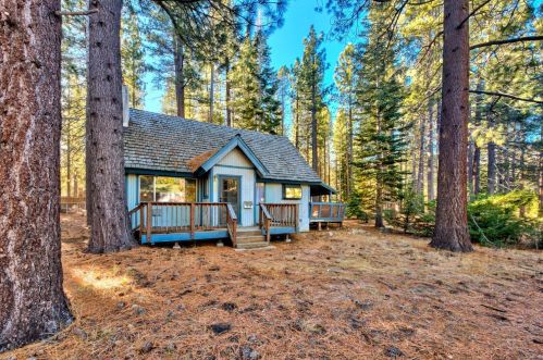 684 Shoshone St, South Lake Tahoe, CA 96150-9323