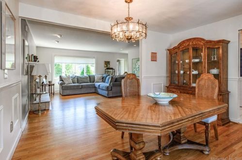 155 Greenbriar Rd, Meriden CT 06450-6810 exterior