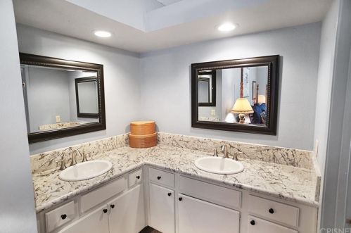 22924 White Pine Pl, Santa Clarita CA  91390-4120 exterior