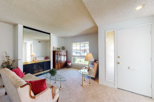 18925 Circle Of The Oaks, Santa Clarita CA  91321-1420 exterior