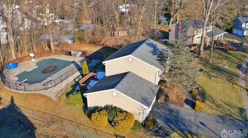 33 Gunpowder Dr, East Brunswick, NJ 08816-2627