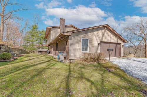 1017 Zimmerman St, Jeannette, PA 15644-1312